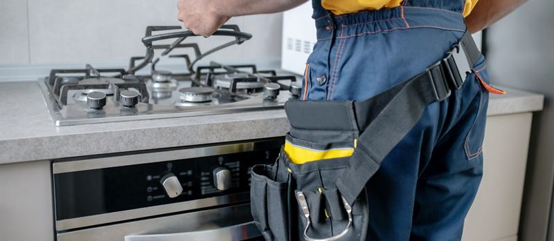 Gas engineer carrying out a hob safety check in Brighton and Hove | Gas Main Installation Gas engineer carrying out a hob safety check in Brighton and Hove
