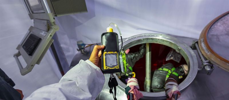 Engineer using a portable gas detector during gas testing in Nottingham | Gas Main Installation Engineer using a portable gas detector during gas testing in Nottingham